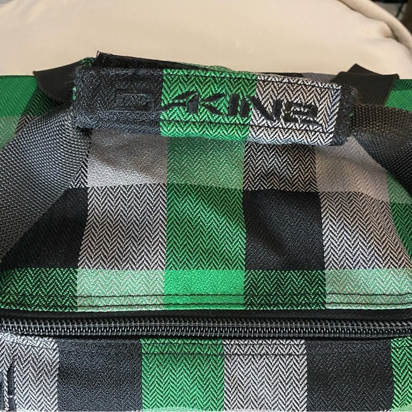 Dakine Medium Duffle Bag Green Plaid Side Pockets Versatile Backpack Travel - Picture 4 of 14